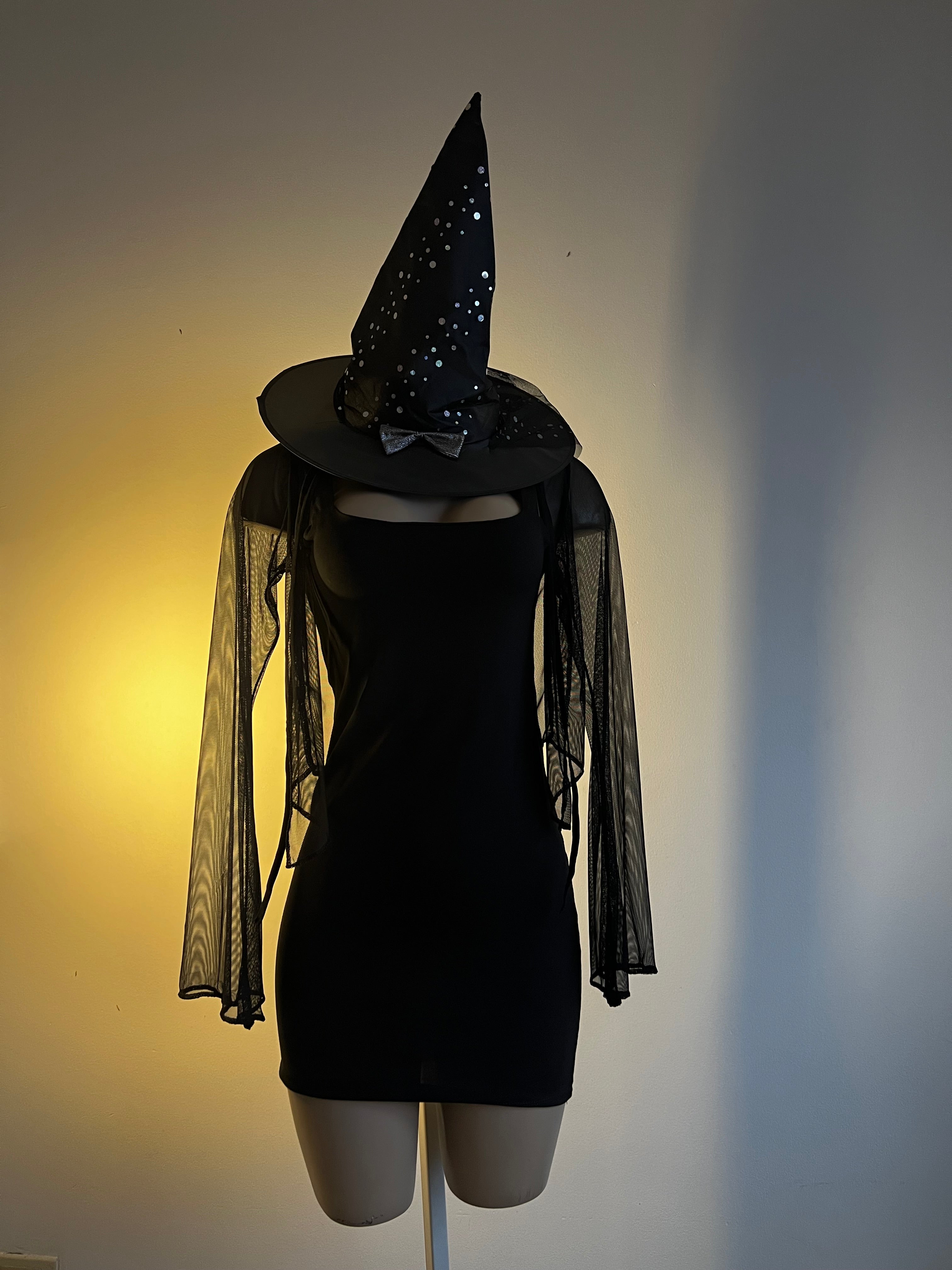 TRAJE BRUJITA