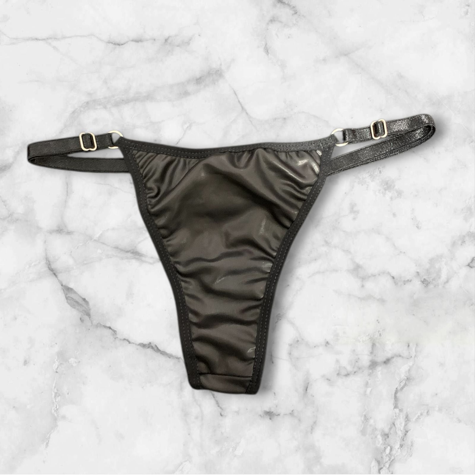 TANGA UNICOLOR CUERINA