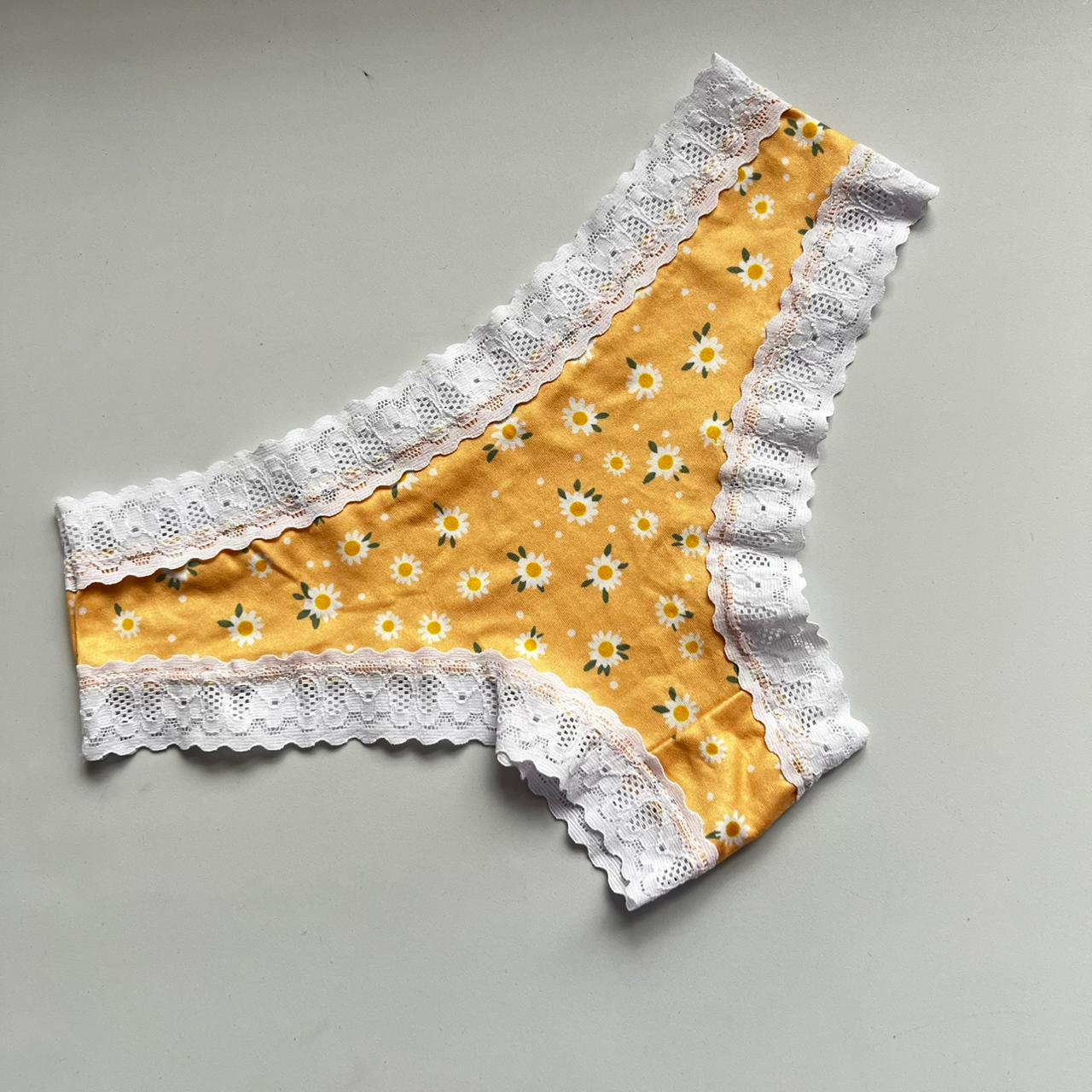 PANTY FLORES AMARILLA