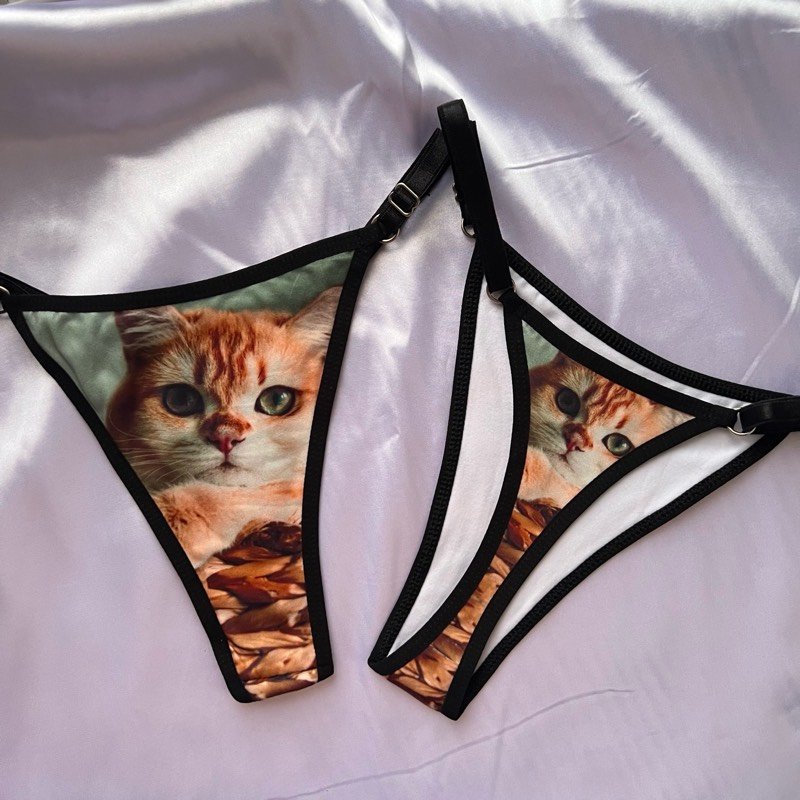 GOTHIC THONG
