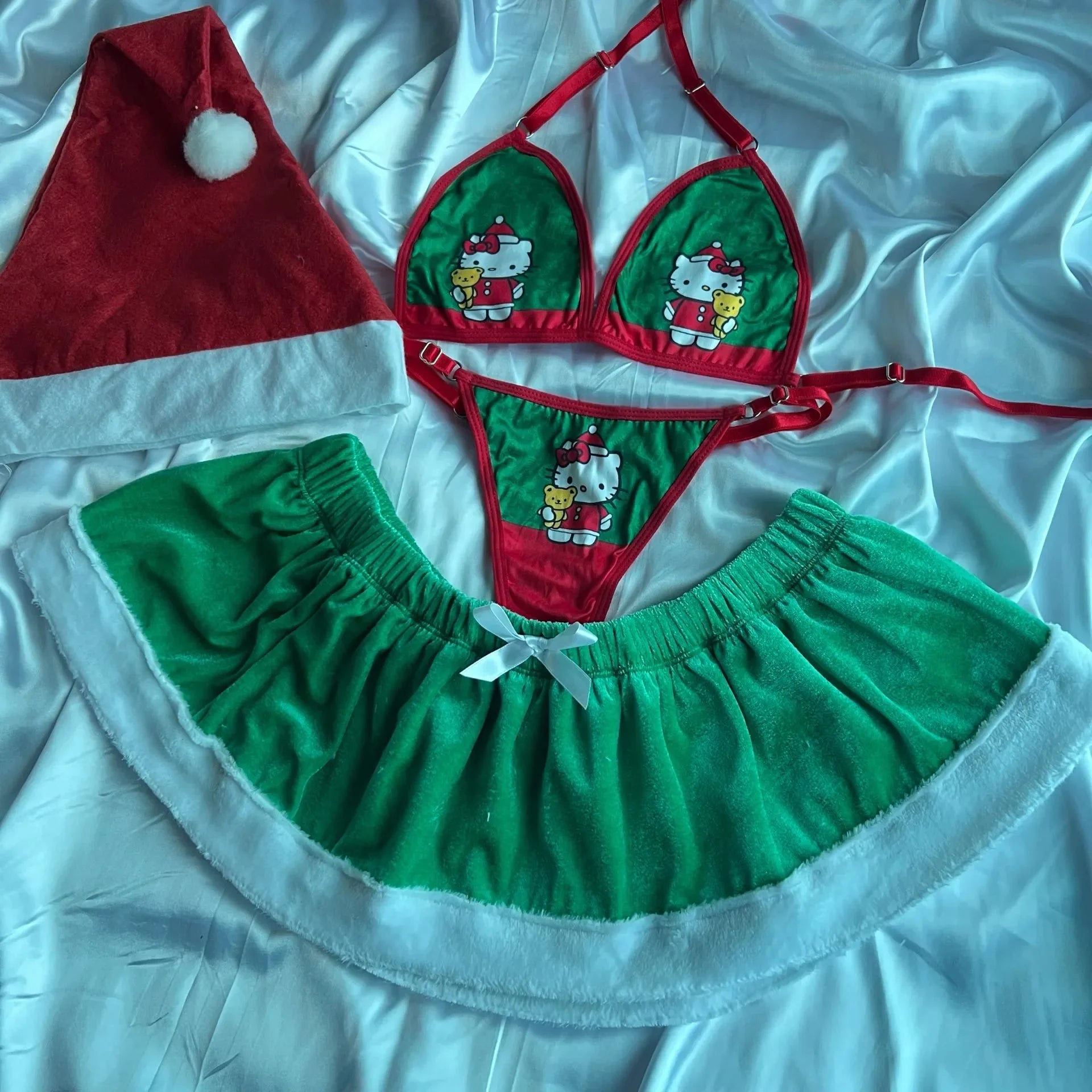 KITTY CHRISTMAS OUTFIT