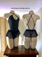 Body obsession + miniskirt